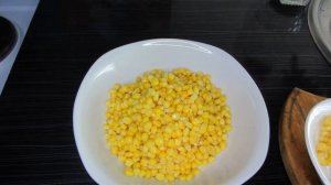 Быстрый Салат с Кукурузой и Кириешками.Вкусный, простой и быстрый салат с сухариками.