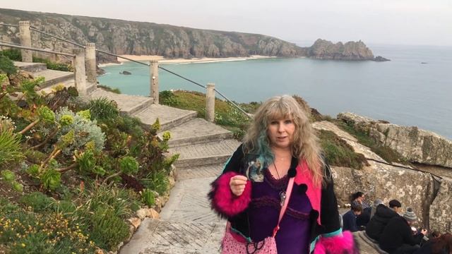 Oracle Reading at The Minack Theatre with Karen Kay, during the interval of Russell Brand:33 Show смотреть онлайн