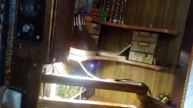 Простой и надежный держатель планшета над кроватью смотреть онлайн