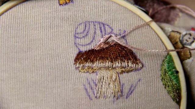 Hand Embroidery Tutorial "Snail". Вышивка гладью для начинающих. смотреть онлайн