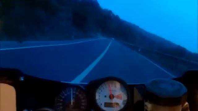 Suzuki GSXR Srad 600 - onboard camera - Easy ride смотреть онлайн