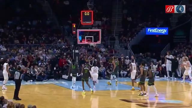 Darius Garland drills the buzzer beater 3 but gets the technical foul смотреть онлайн