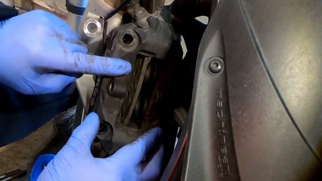 How to change the Front Brake Pads on a BMW R1200GS/GSA смотреть онлайн