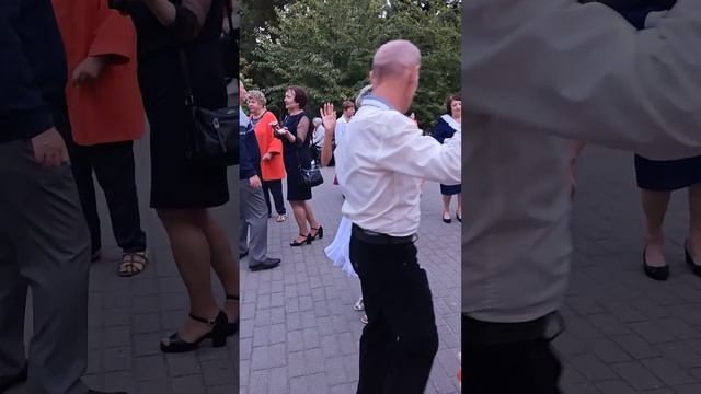 10.09.23г...Валюша и Александр на танцполе в Гомельском парке... смотреть онлайн