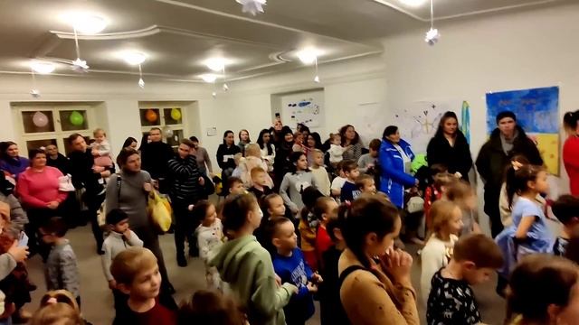 Где мы будем отмечать Рождественские праздники на следующий год ? Украинские дети в Праге . смотреть онлайн