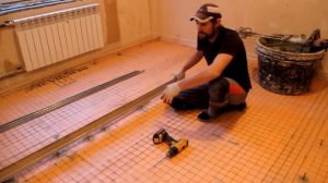 Стяжка пола Ровный пол Тонкости работы Установка маяков для стяжки Стяжка по маякам Выравниваем пол