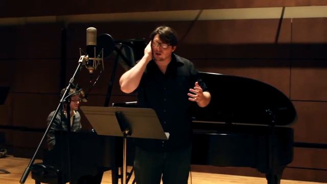 Kasey Yeargain Performs "Cruda Funesta Smania" смотреть онлайн