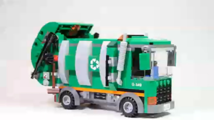 Lego Movie 70805 Garbage truck - Lego Speed Build смотреть онлайн