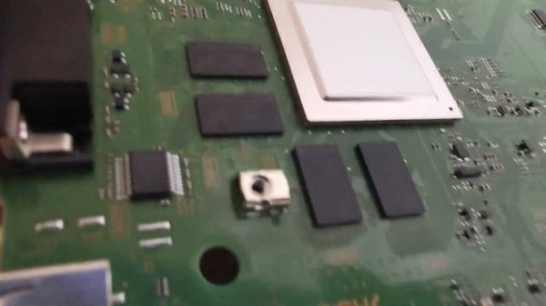 Sony VPL-VW270ES, the board of Reality Creation and the lenses of the VW870ES