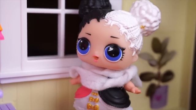 LOL SURPRISE DOLLS Go Ice Skating, Night Routine & BOWLING With The New Series LOL SURPRISE DOLLS! смотреть онлайн