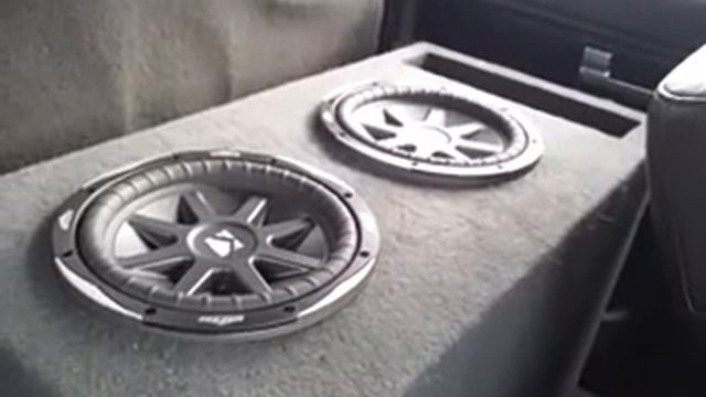 Two kicker cvx d4 tens at 1ohm on hifonics Zeus 2400 in a 32 Hz box смотреть онлайн