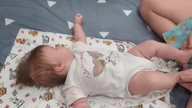 Зарядка для малышей(грудничков).Пробуждение ребенка. смотреть онлайн