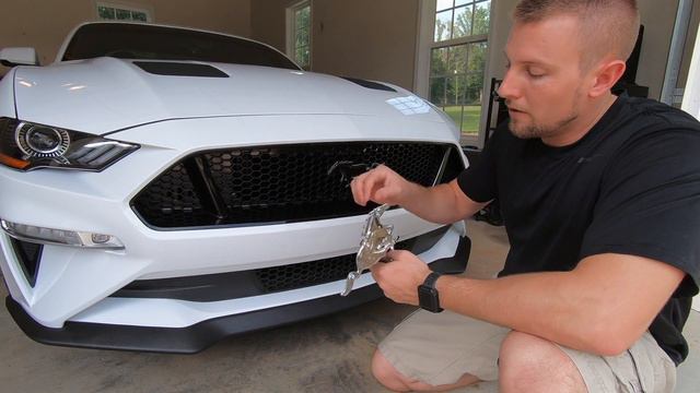 2019 Mustang Pony Emblem Removal смотреть онлайн