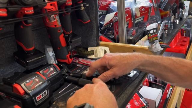 Joe's AllStar Tools: MTS Roll Cart Milwaukee Torch Demo and Gearwrench Universal Extensions смотреть онлайн
