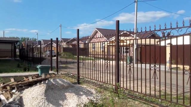 Просто хороший сварной секционный металлический забор с пиками смотреть онлайн