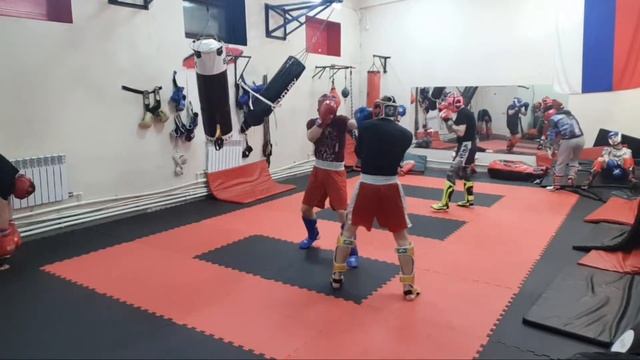 Кикбоксинг / Работа в парах / Лоукик смотреть онлайн