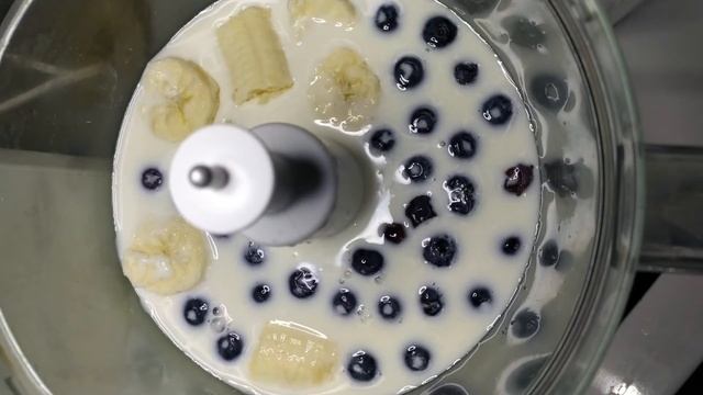 ВКУСНЕЙШИЙ Молочный десерт с голубикой!!! Что приготовить из голубики?! смотреть онлайн