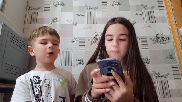 Что в телефоне у младшего брата_ _ ЭТО ШОК ! смотреть онлайн