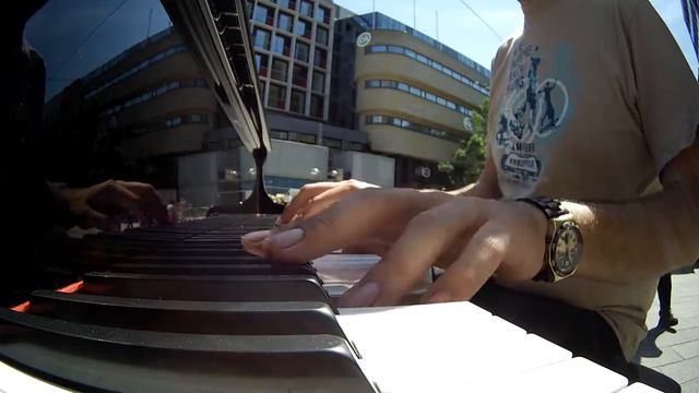 Rob Dougan - Clubbed To Death (Solo piano) @OpenPiano Stuttgart смотреть онлайн