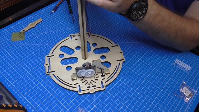 Build the Robotime ROKR Orrery Solar System - Part 1 смотреть онлайн