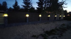 Забор из габиона с подсветкой из эрклеза.