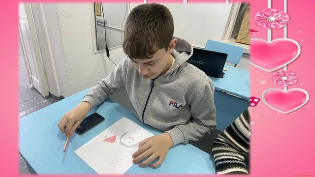 Мальчики поздравляют мам с праздников " С днем матери!".mp4 смотреть онлайн