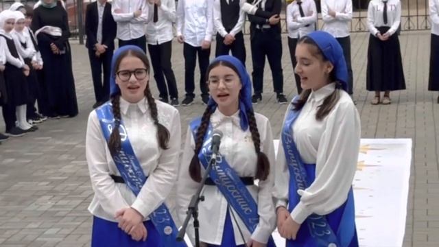 «Последний звонок 2023» в школе #Атаги4 . Проводили выпускников в добрый путь! смотреть онлайн