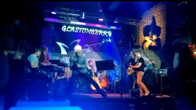 Группа Валерия Каримова в Glastonberry Pub 12.01.2015г. смотреть онлайн