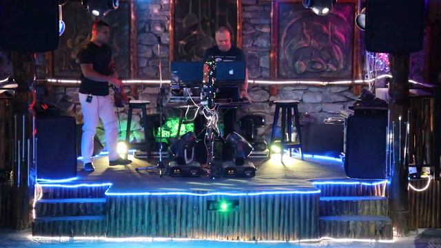 Живая музыка в Судаке на Кипарисовой аллее смотреть онлайн