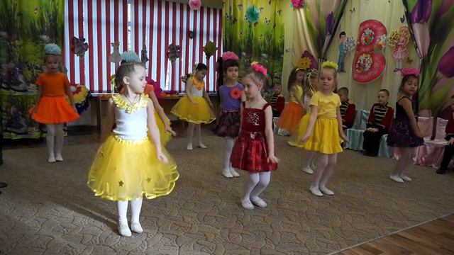 Я на мамочку похожей быть хочу Песня для мамы смотреть онлайн