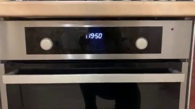 На плите не работает ( моргает) дисплей с часами. Whirlpool AKP 275 IX смотреть онлайн