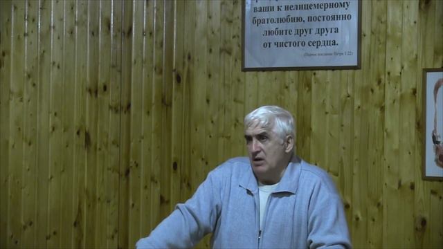 Человек делает второстепенные дела, в то время, как основные оставил. смотреть онлайн