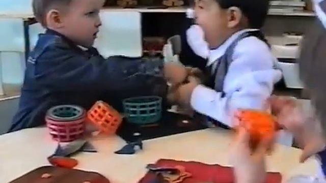 Отобрал игрушку.(Vine) смотреть онлайн