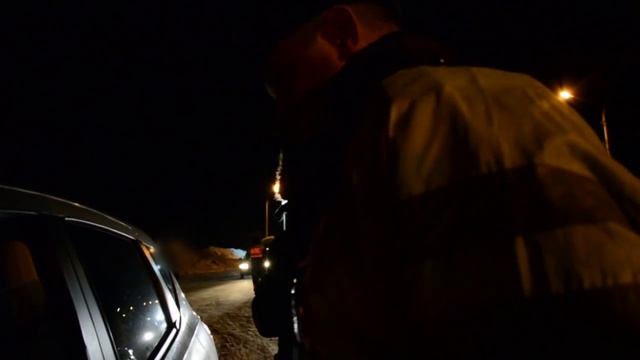 Водитель оказывает неповиновение сотруднику ГИБДД смотреть онлайн