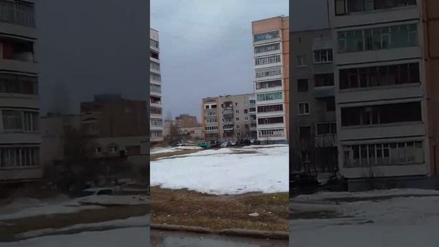С этого дома упал человек! Но я не успела заснять!( смотреть онлайн