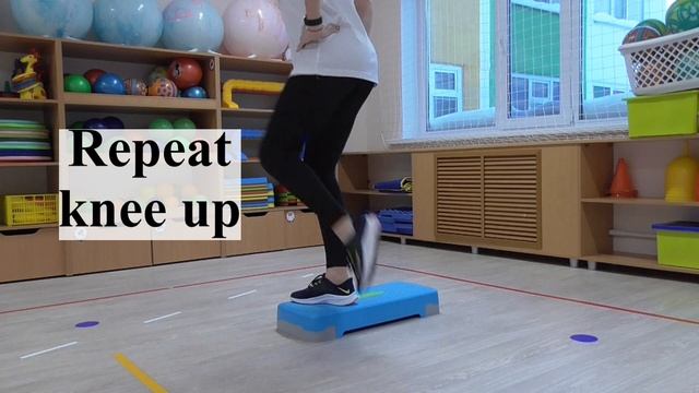 Степ. Базовые шаги со сменой лидирующей ноги