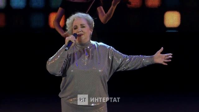 Зөһрә Шәрифуллина “Су буенда учак яна”җырын башкара смотреть онлайн