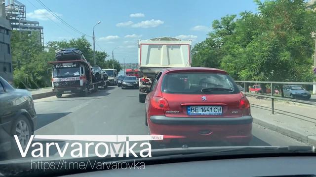 Пробка в Николаеве на выезде из города в сторону Одессы Варваровский мост