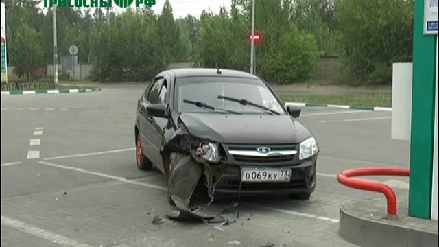 Врезался в бензоколонку и разбил машину смотреть онлайн