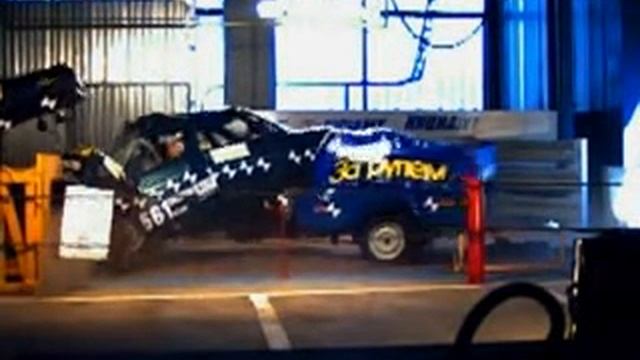 Краш тесты отечественных автомобилей. ВАЗ 2110 с прицепом смотреть онлайн