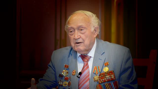 🌿🎖🌿I часть «Родился с сохой и дожил до времён интернета».
Воспоминания ветерана смотреть онлайн