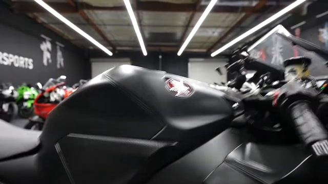 2017 Honda CBR1000RR ABS / Walk Around Clip смотреть онлайн