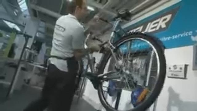 Montage porte bébé sur cadre de vélo - vidéo Atelier Decathlon смотреть онлайн