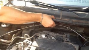 Рено Дастер, снятие решетки над бачком омывателя.2016 год.