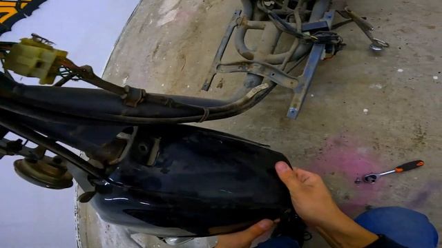 Реставрация Honda Giorno AF24 / Ч.1 Снятие пластика. смотреть онлайн