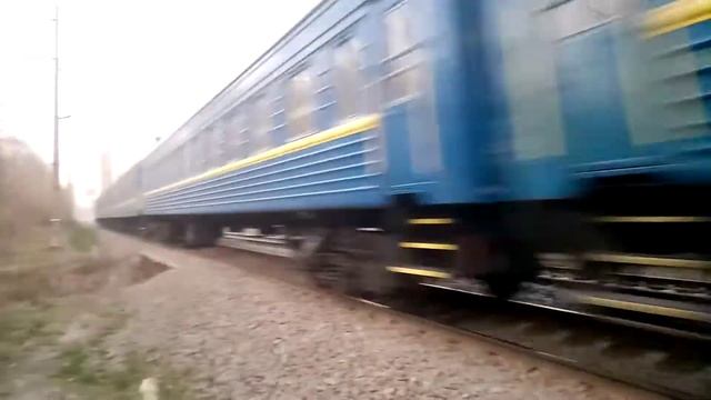 ЧС8-001 с пригородным поездом Нежин - Киев смотреть онлайн
