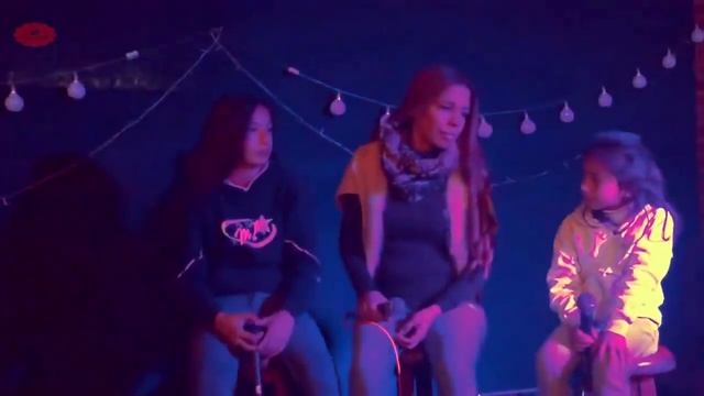 Una de las mejores versiones de Oncemil, Madre e hijas la rompieron!!! смотреть онлайн