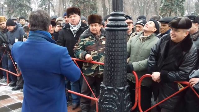 Шкиряк пытается общаться с народом. Осторожно! Ненормативная лексика смотреть онлайн