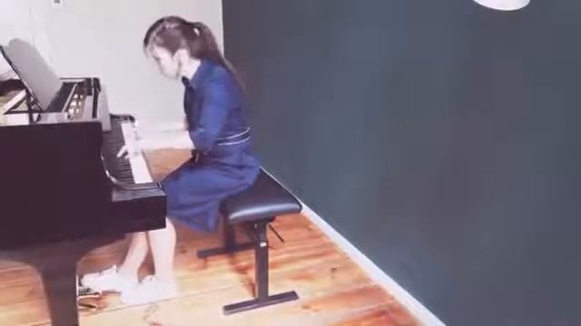 Klester Elvira, 35 years old, piano (21+), П.Чайковский "Вальс цветов" смотреть онлайн