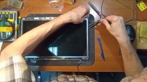 Замена петли на ноутбуке HP